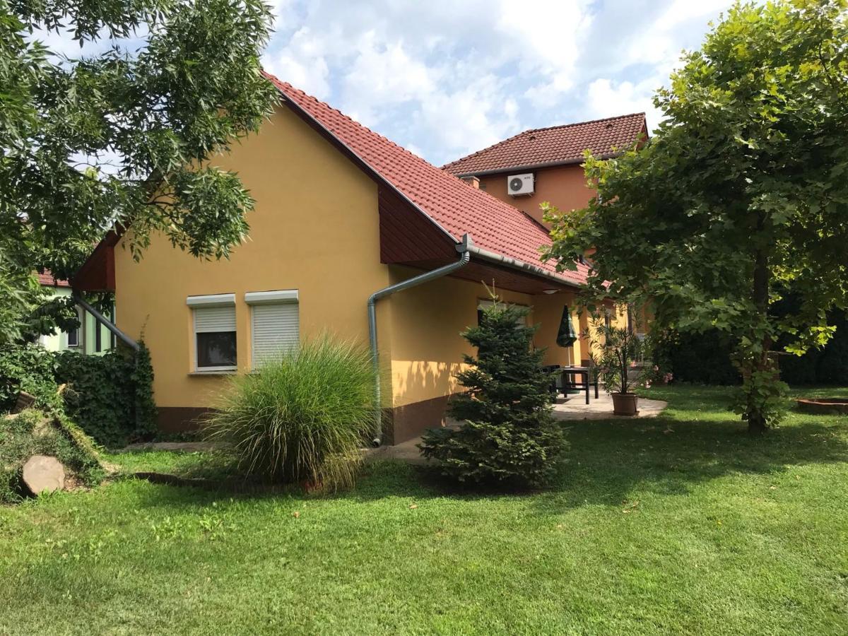 Szahara Vendeghaz Apartment Kerekegyhaza Bagian luar foto