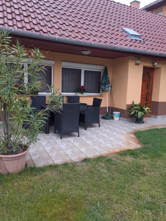 Szahara Vendeghaz Apartment Kerekegyhaza Bagian luar foto