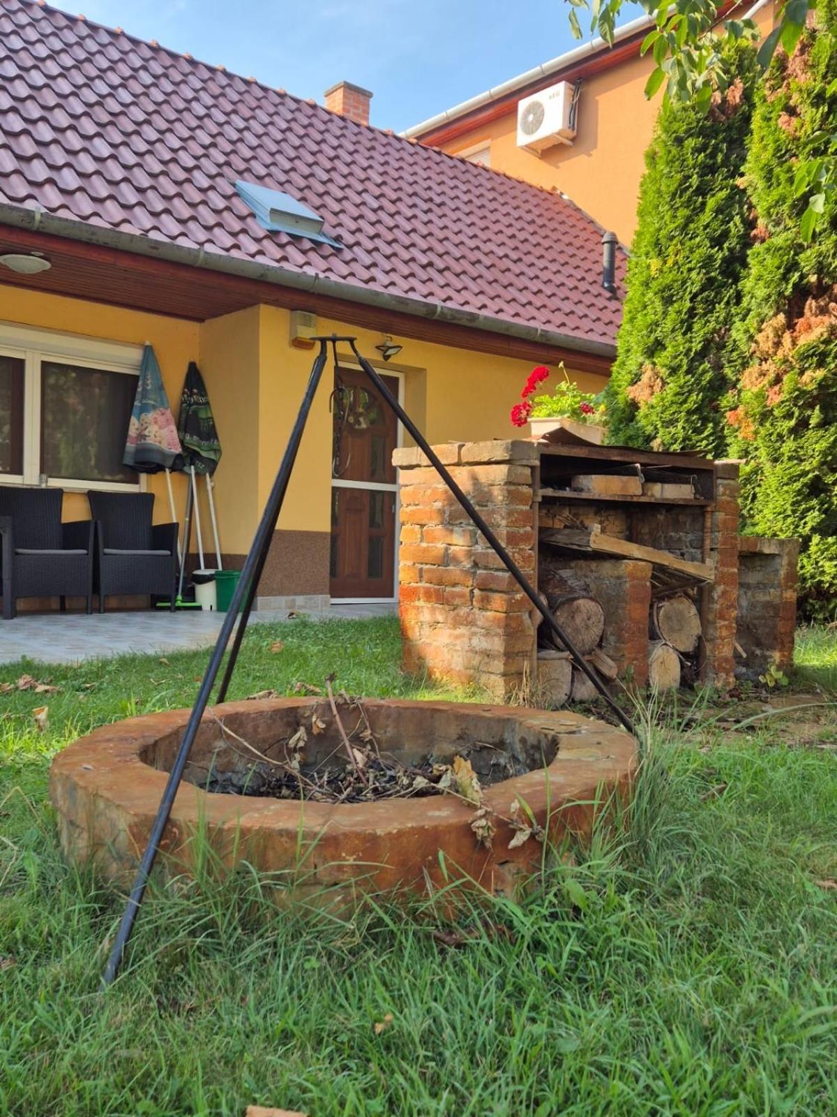 Szahara Vendeghaz Apartment Kerekegyhaza Bagian luar foto