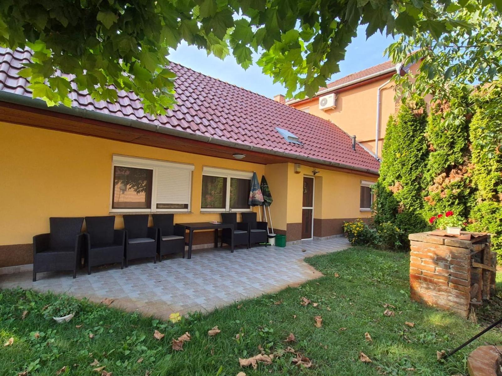 Szahara Vendeghaz Apartment Kerekegyhaza Bagian luar foto