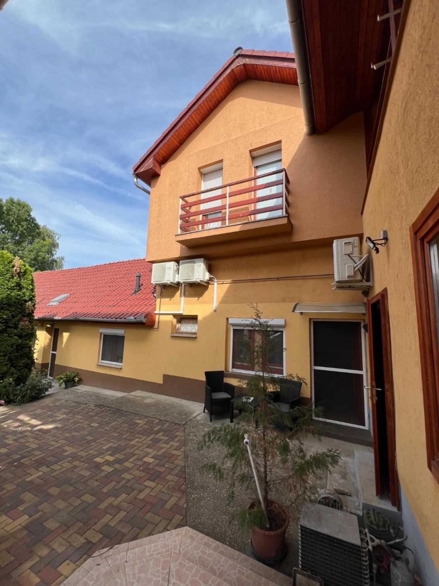 Szahara Vendeghaz Apartment Kerekegyhaza Bagian luar foto