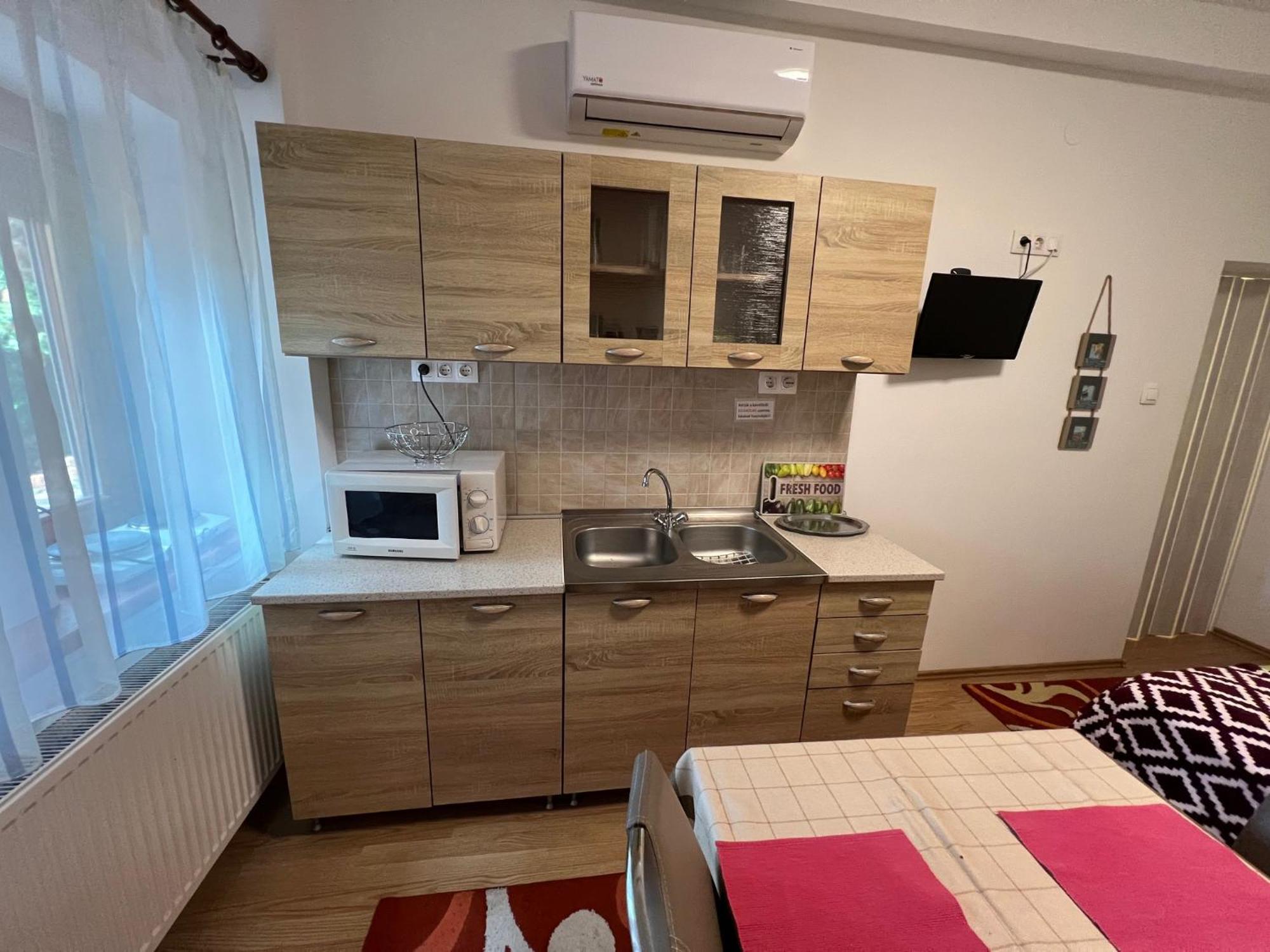 Szahara Vendeghaz Apartment Kerekegyhaza Bagian luar foto