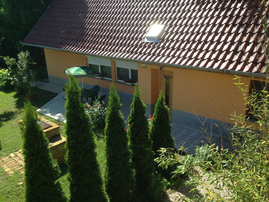 Szahara Vendeghaz Apartment Kerekegyhaza Bagian luar foto