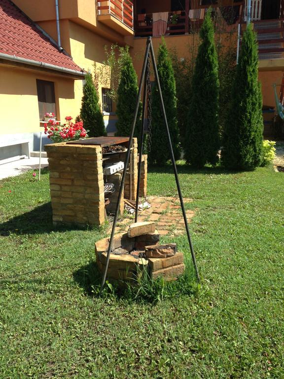 Szahara Vendeghaz Apartment Kerekegyhaza Bagian luar foto
